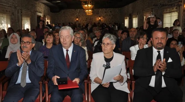 KIZILELMA TÜRK DÜNYASI ÜSTÜN HİZMET ÖDÜLLERİ.